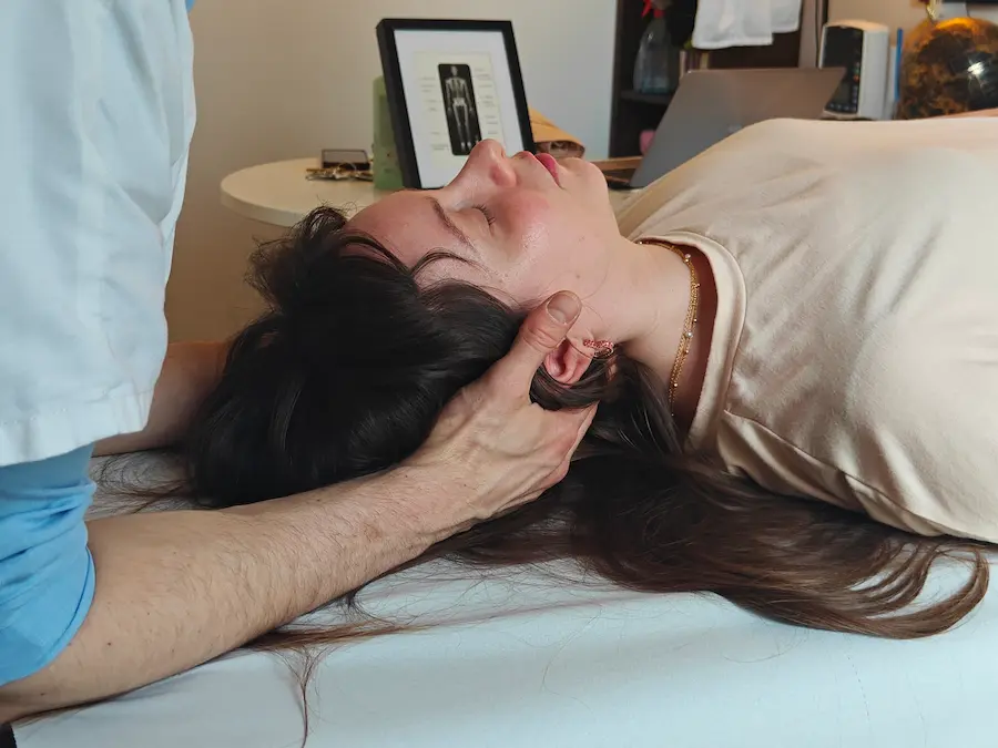 ostéopathe traitement douleur cervicale technique myofasciale