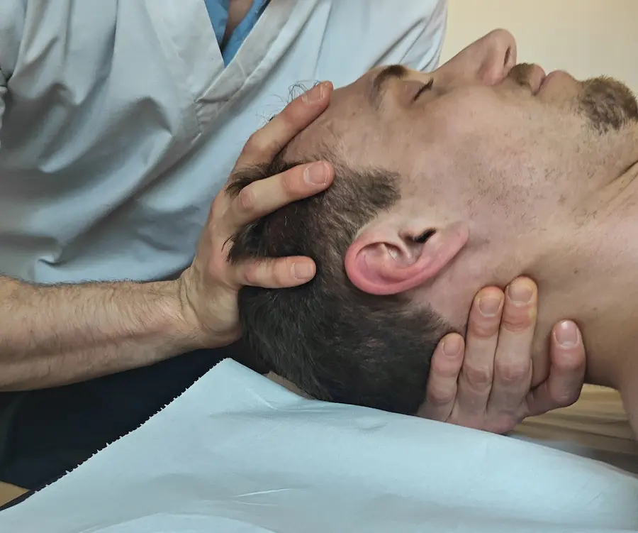 ostéopathe examen cervicales palpation Nogent-sur-Marne