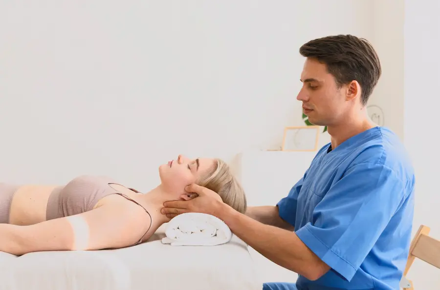 ostéopathe examen cervicales palpation Nogent-sur-Marne